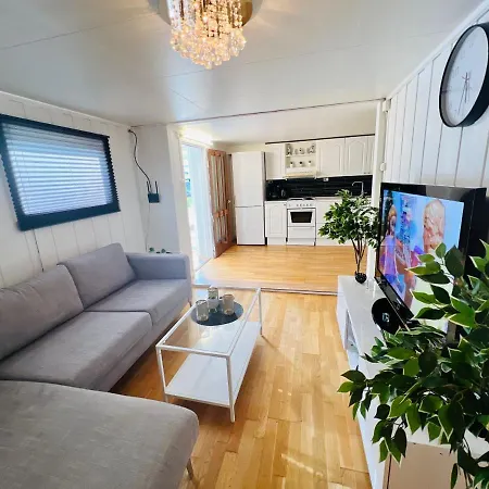 Koselig Leilighet Naer Eb Stranda Apartment